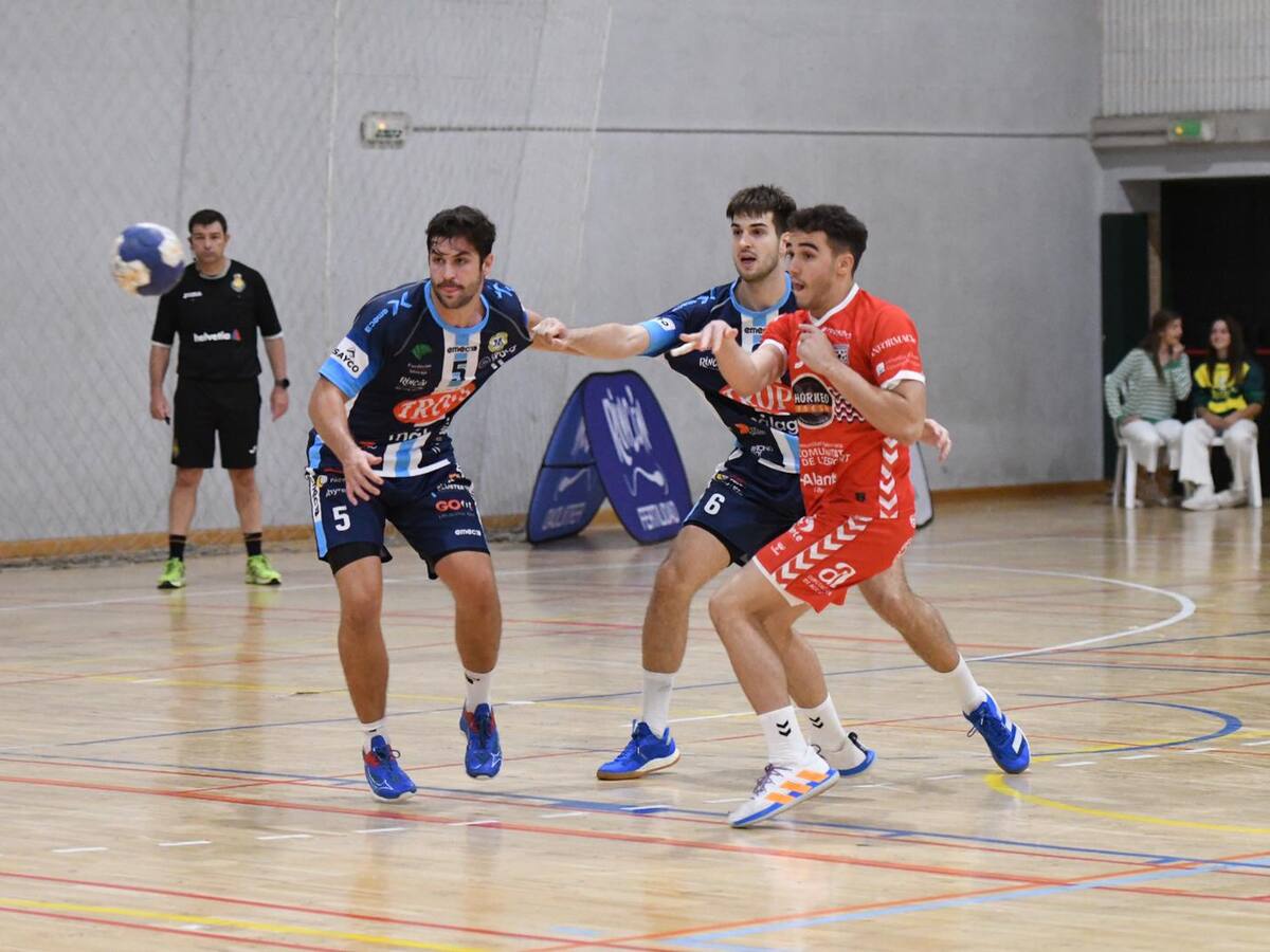 Eón Horneo Alicante gana en Málaga y se acerca al liderato