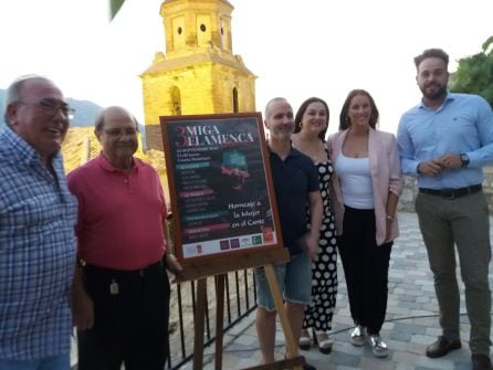 Presentación del cartel con la iglesia de la Asunción de fondo