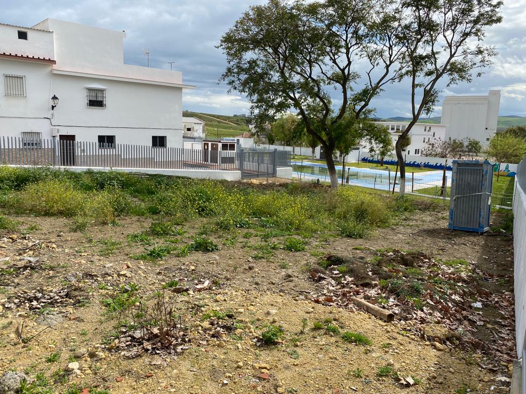 Solar en el que irá el equipamiento de un Aula de Juventud en Espera