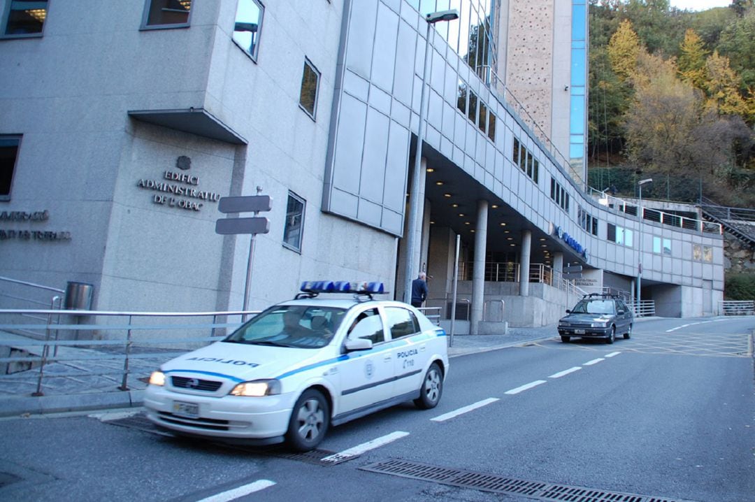 La policia va detenir la setmana passada una desena de persones la majoria per conducció sota els efectes de l&#039;alcohol o les drogues.