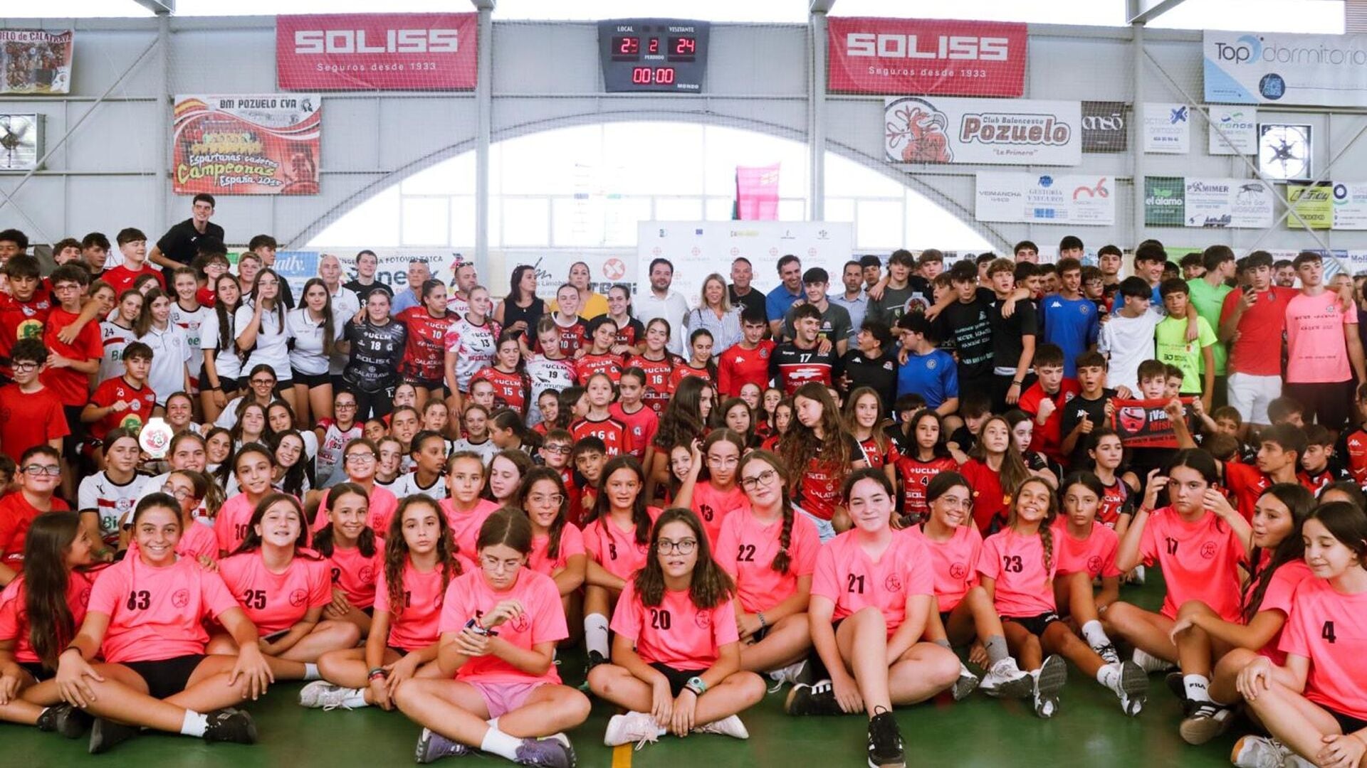 Foto de familia de la V Spartan Handball Cup de Pozuelo de Calatrava