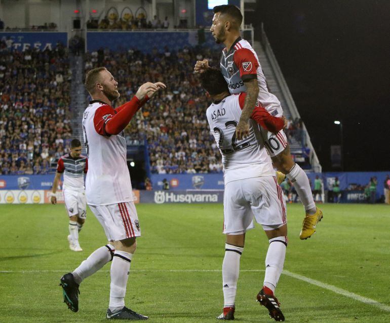 Rooney celebra con sus compañeros, en un partido de la MLS