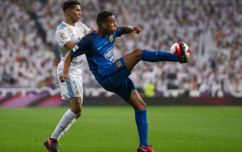 Achraf ya fue titular frente al Fuenlabrada en la Copa del Rey