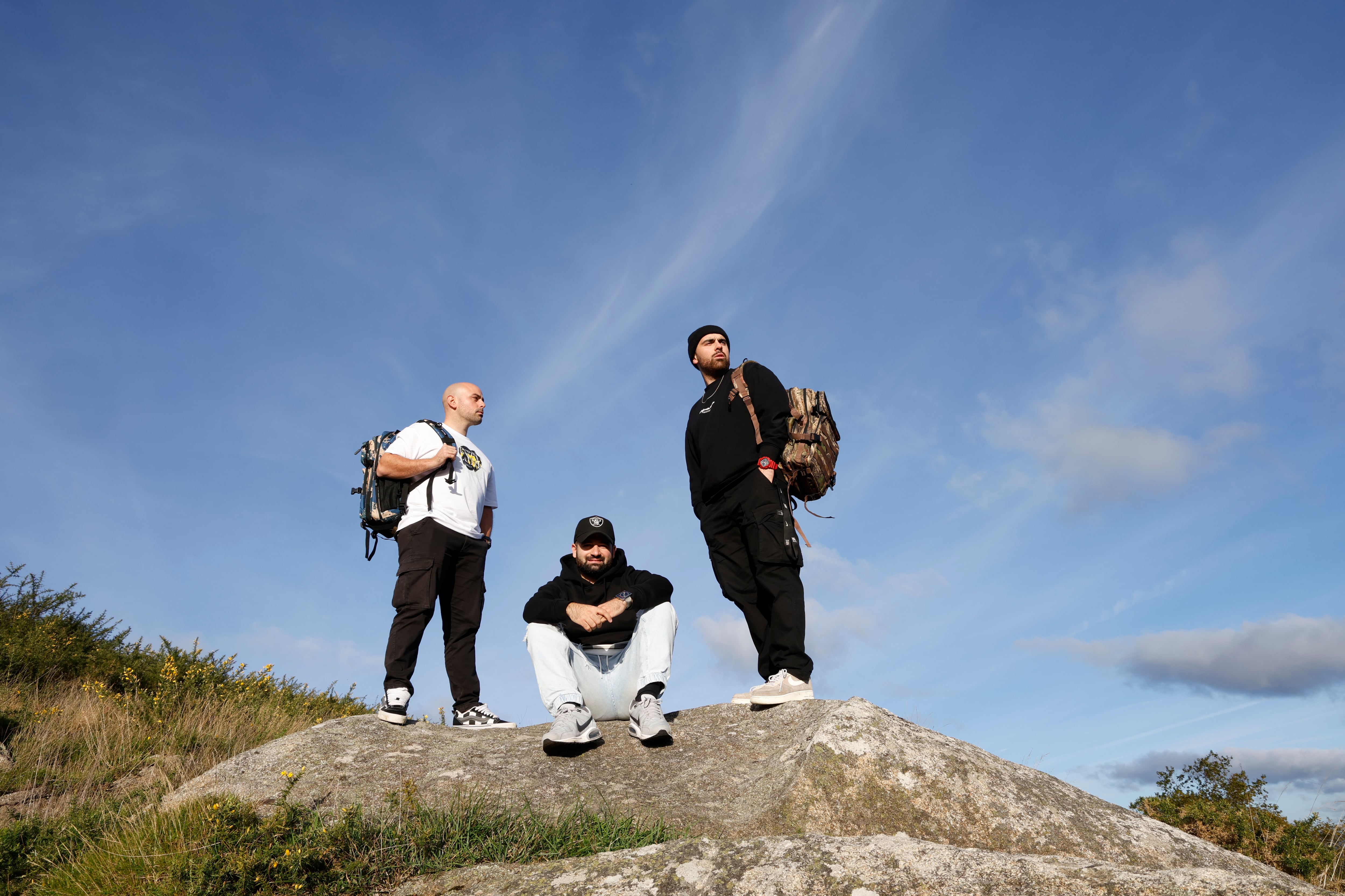 Ángel, Julen y David, tres amigos de la comarca de Ferrol, lanzan Bestas, una iniciativa emprendedora vinculada con mochilas, moda y complementos para amantes de la aventura (foto: Kiko Delgado / EFE)