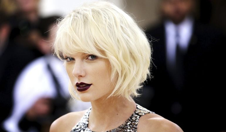 Un jurado en Denver (EEUU) ha considerado que Taylor Swift fue víctima de un manoseo en 2013 por parte del locutor David Mueller, que deberá abonar la compensación simbólica de un dólar que le pedía la famosa cantante de pop.