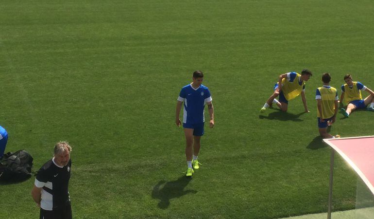 Yeray y varios jugadores del Hércules tras el entrenamiento