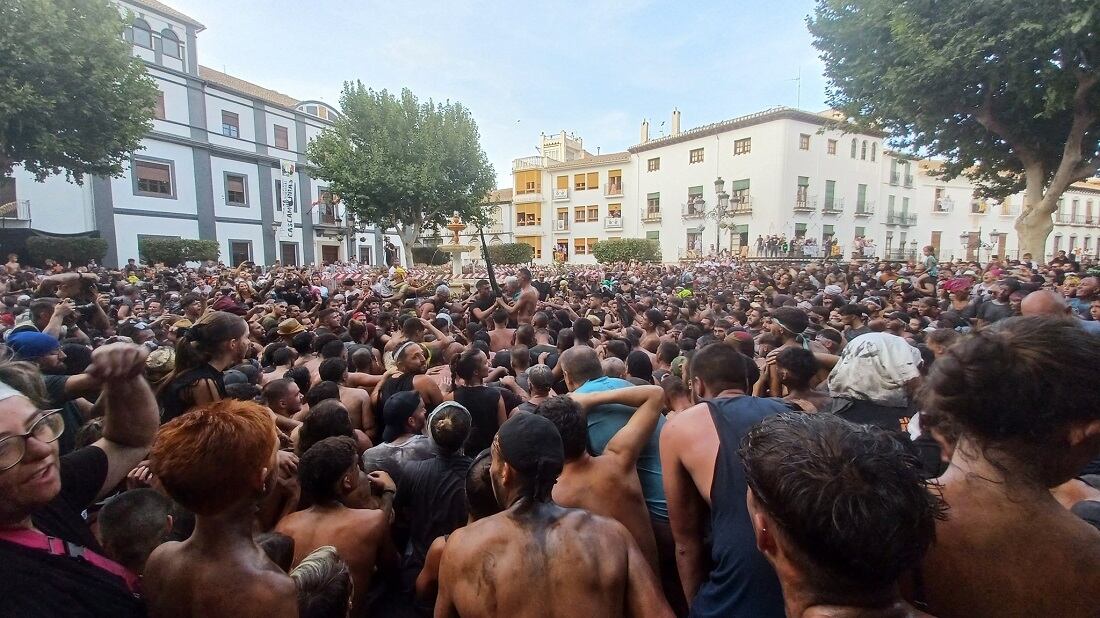 Cascamorras 2023 en la Plaza Mayor