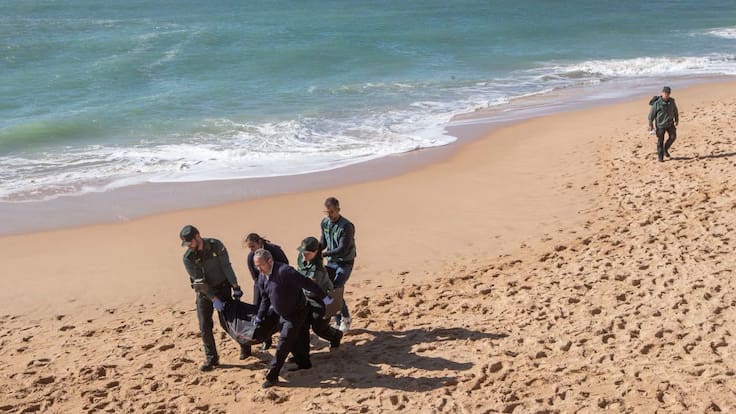 El entierro de los migrantes que mueren en el mar