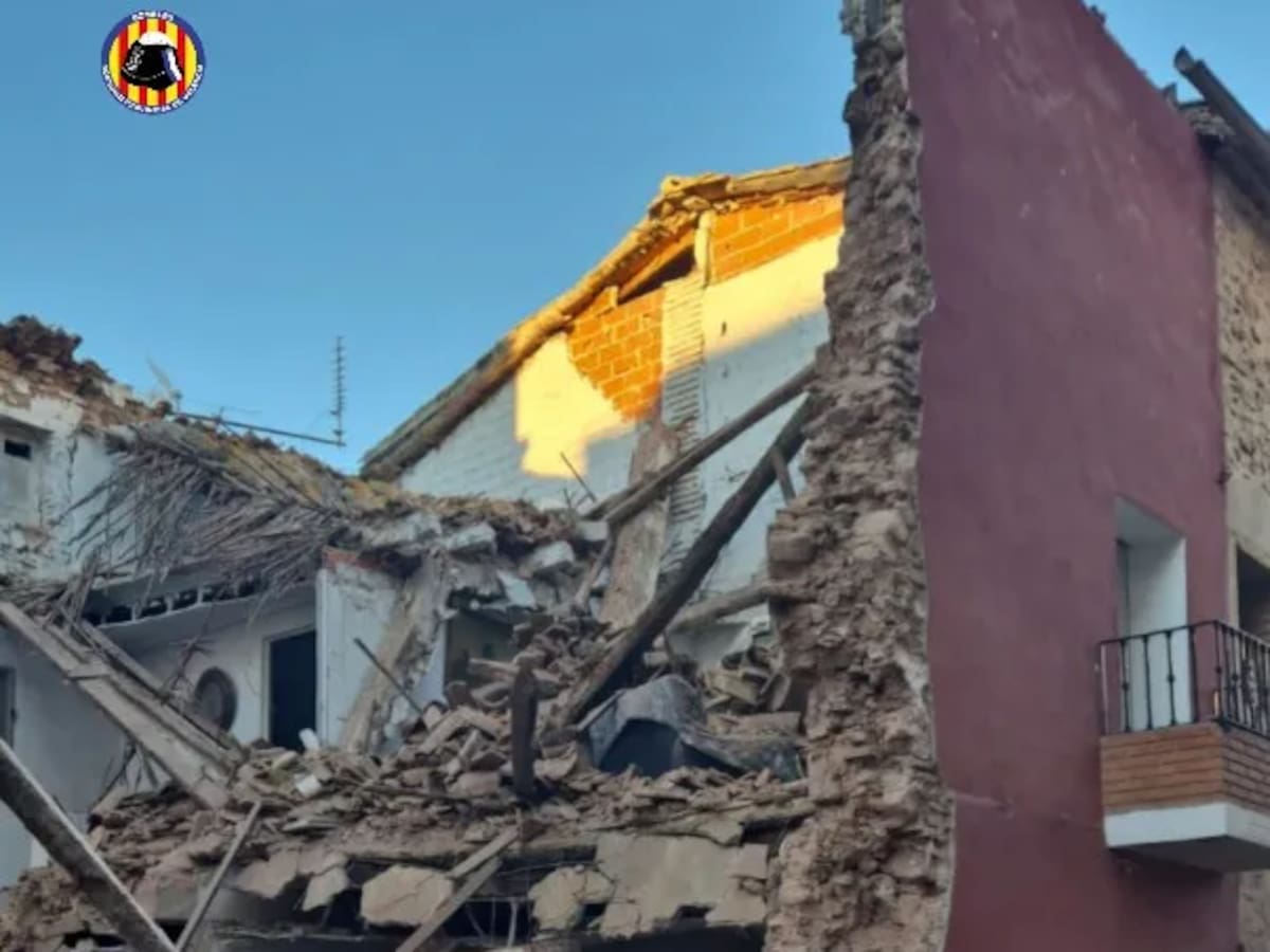Evacuadas 25 personas de cuatro edificaciones tras el derrumbe de una casa en Puçol