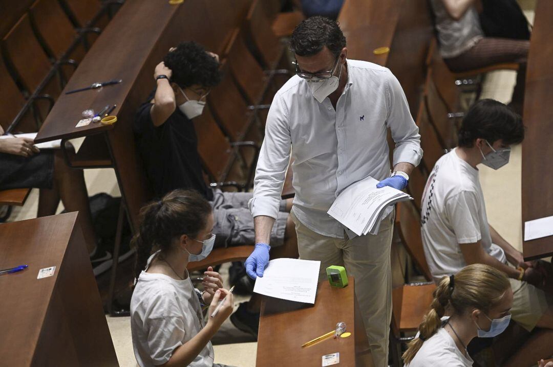 Debido a la pandemia de la Covid-19, los estudiantes deberán cumplir las normas de distanciamiento social y uso de mascarilla obligatorios.