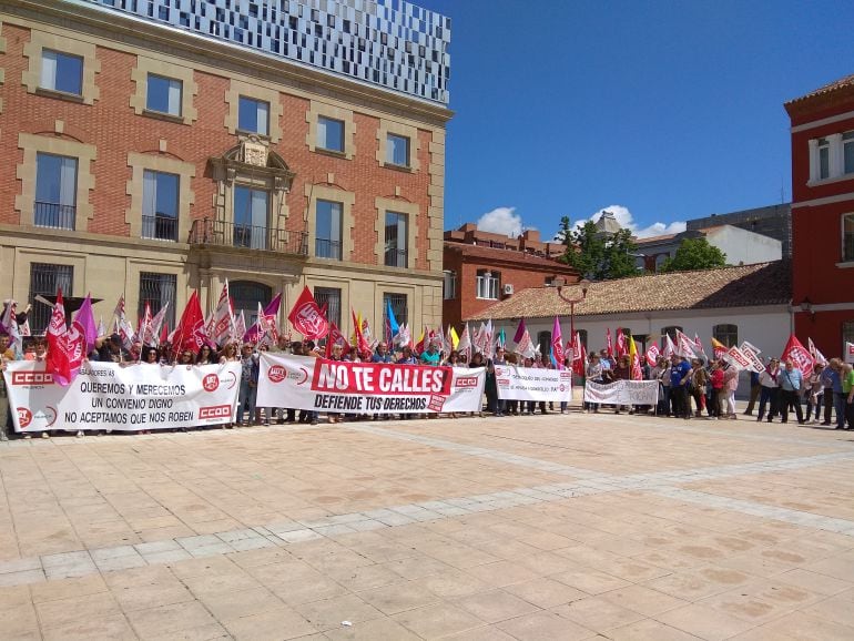 Concentración en la Plaza de los Juzgados donde se ubica la sede de la CPOE