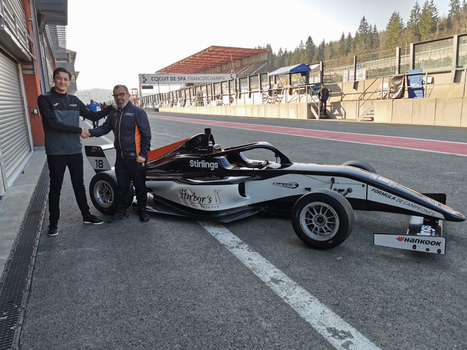 El piloto Jorge Campos