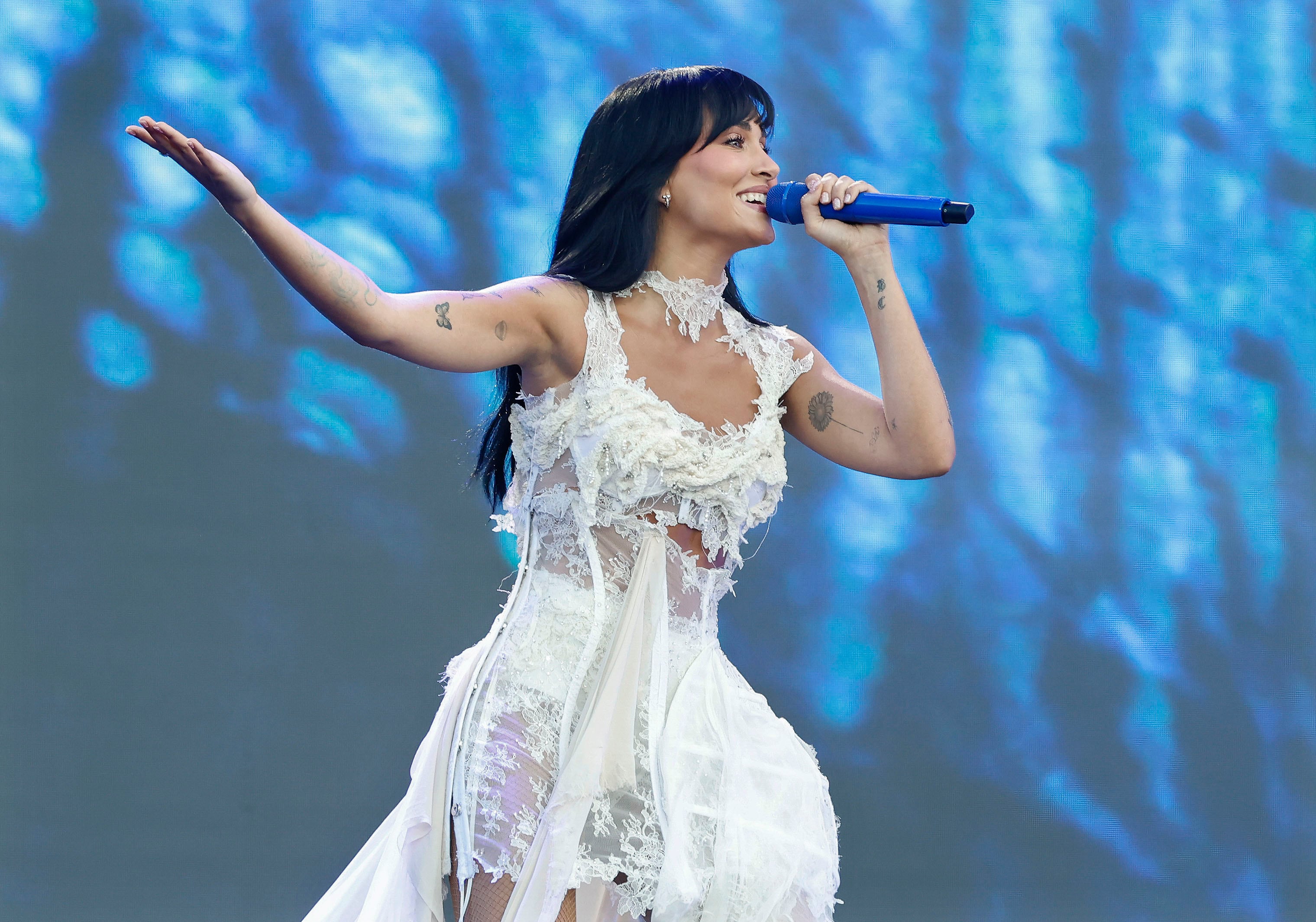 La cantante Aitana inicia en el Estadi Olímpic de Barcelona.