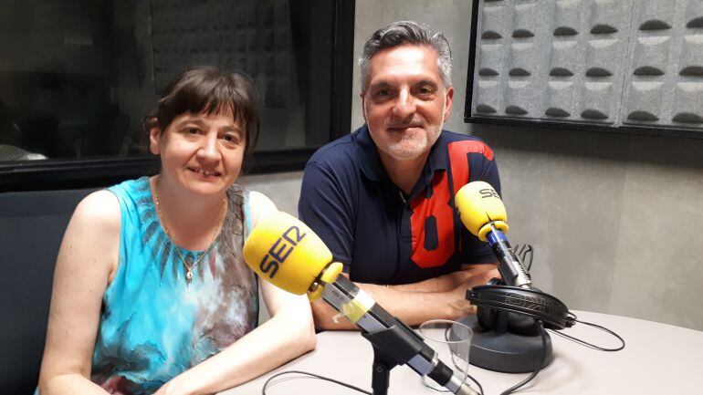 Isabel Fernández Pejenaute, a la izquierda, junto a Juanma Cano