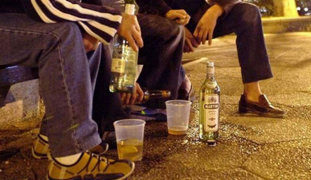 Botellón en vía pública