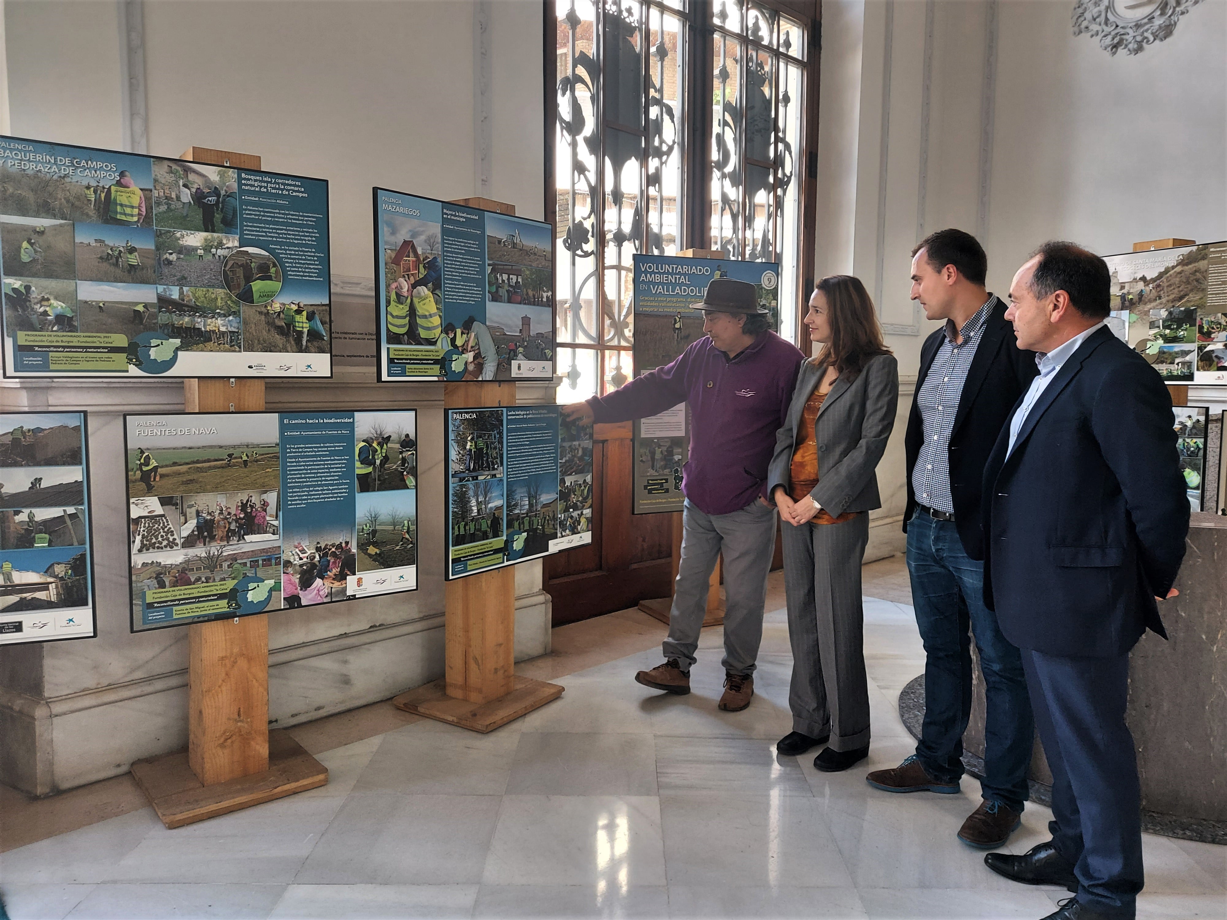 Exposición en el vestíbulo de la Diputación de Palencia