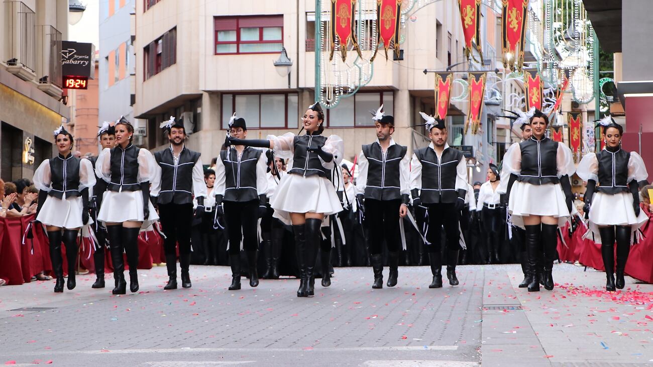 La Comparsa de Estudiantes de Elda apuesta por la igualdad total
