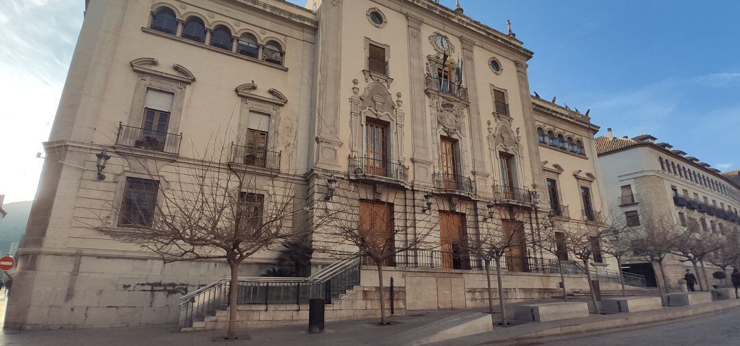 Fachada principal del Ayuntamiento de Jaén.