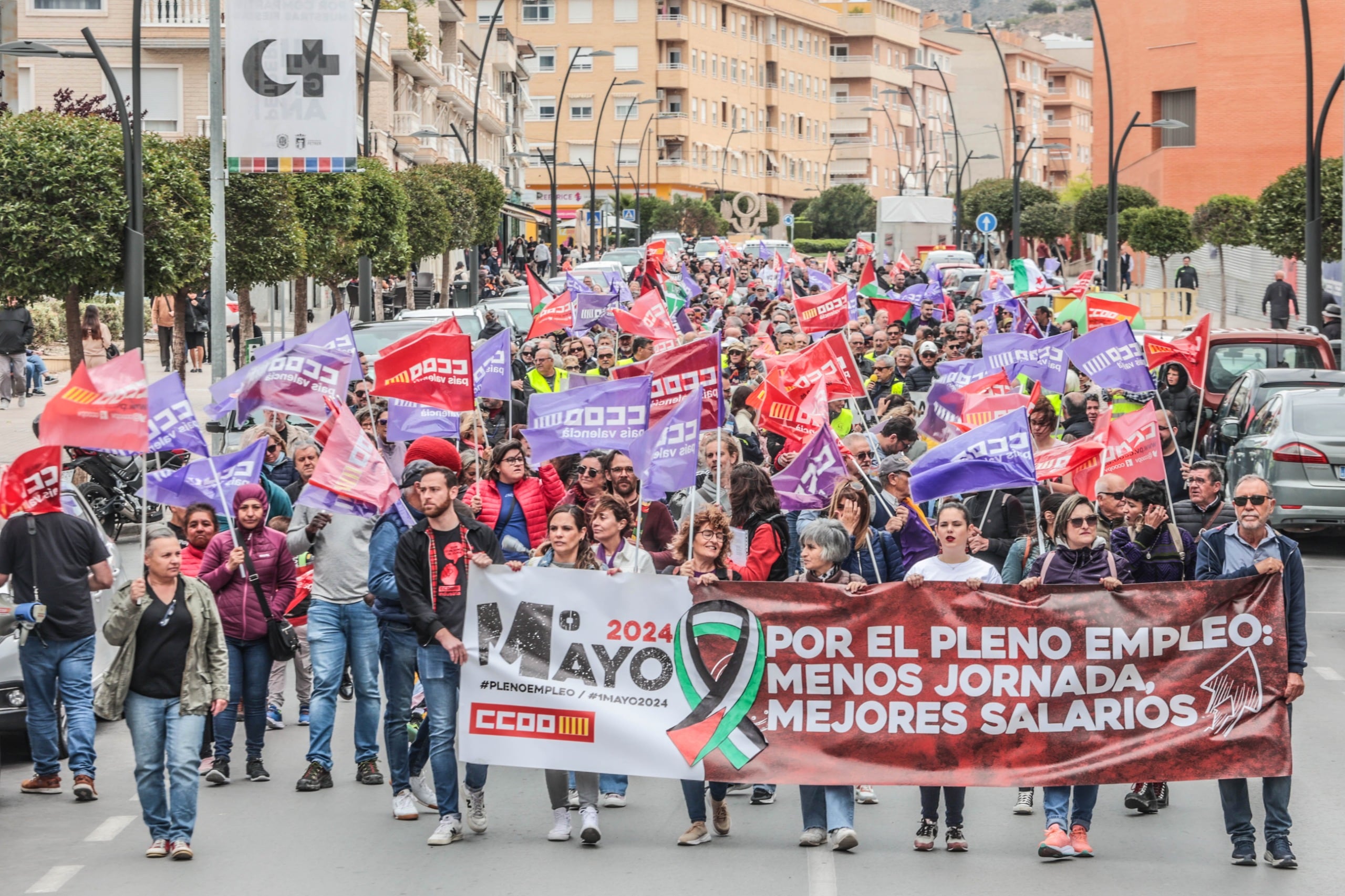 Trabajadores y representantes de los sindicatos en la protesta del primero de mayo