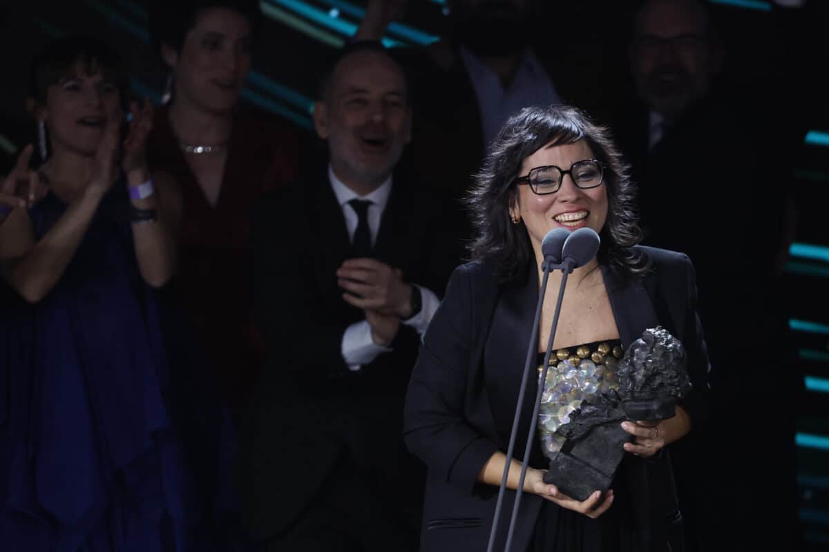 Claudia Pinto recogiendo el Goya al mejor documental por Mientras seas tú