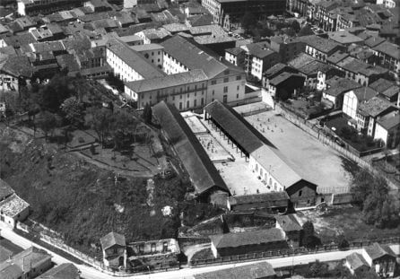 Vista aérea de 1990 del edificio que se utilizó para ese fin.  Fotografía cedida por Jaime del Olmo.