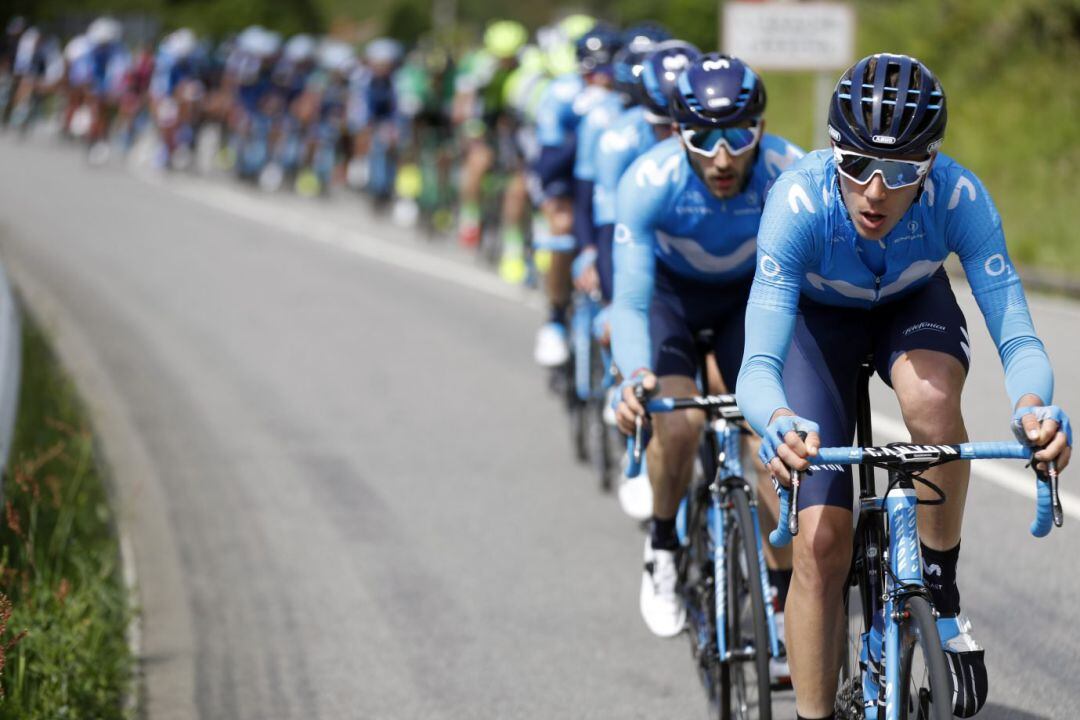 El corredor aragonés Jaime Castrillo encabeza el pelotón en una etapa de la pasada Vuelta a Aragón