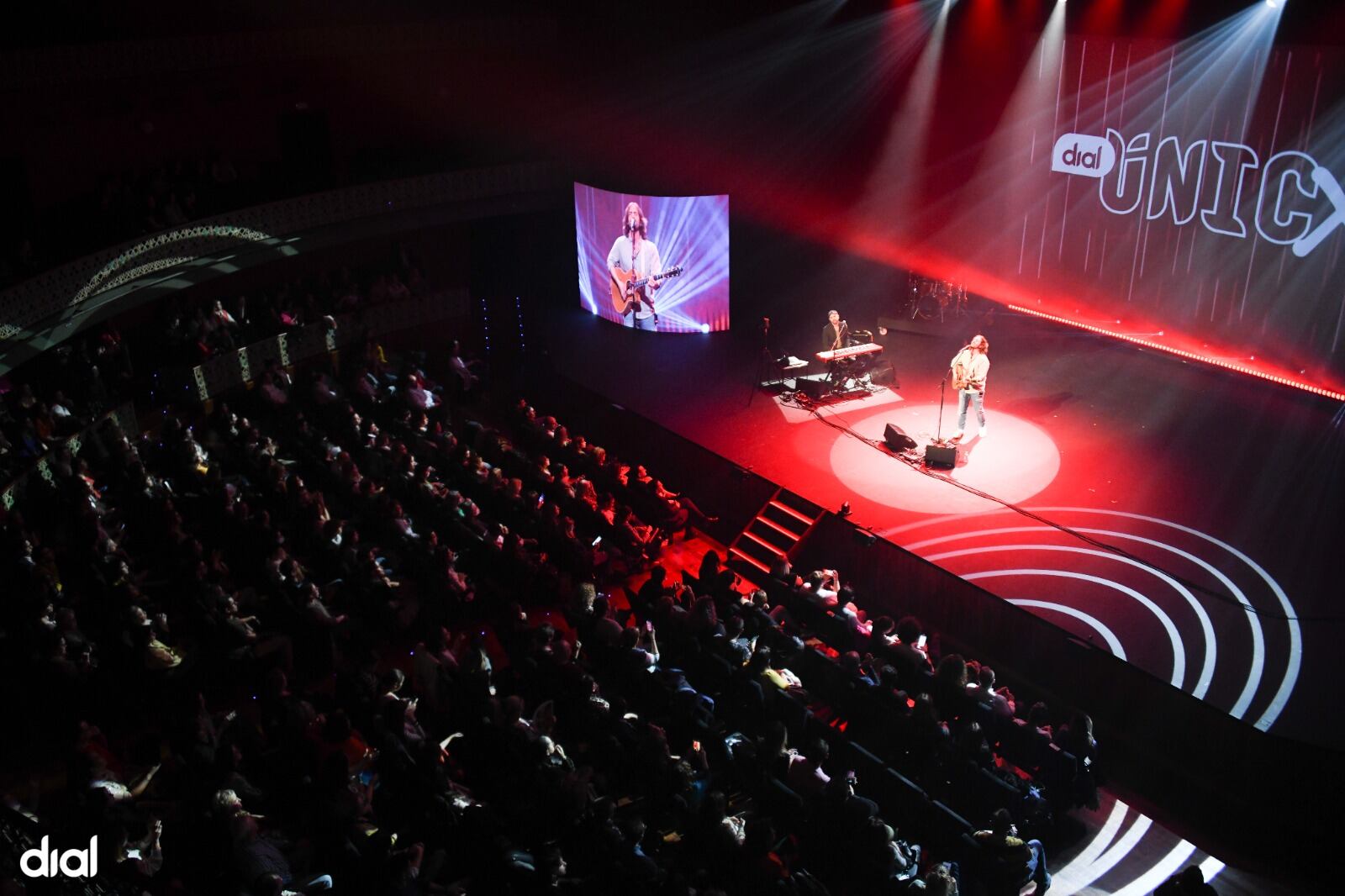 Andrés Suárez en un momento del concierto 'Dial Unicxs Murcia'