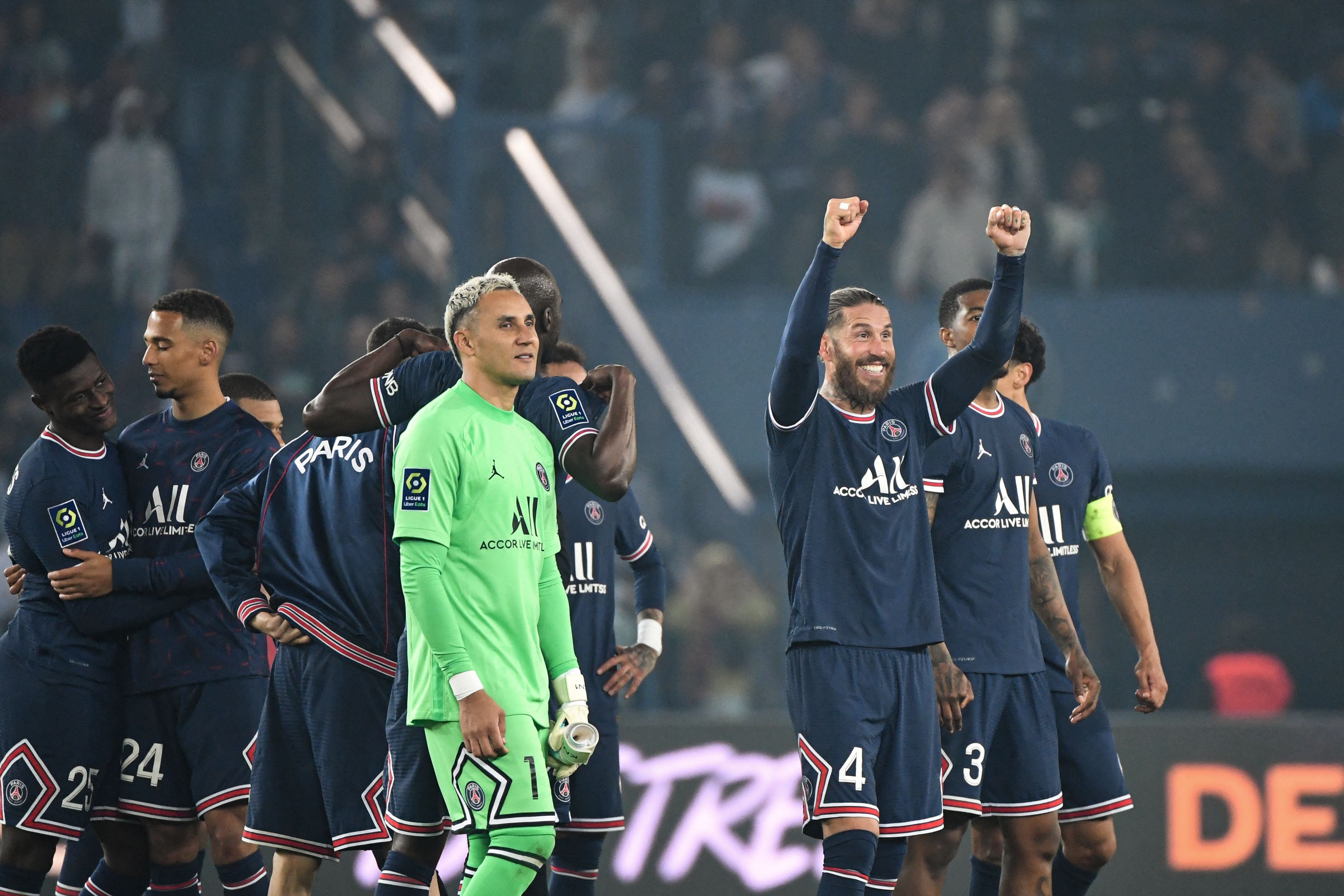 La plantilla del PSG celebra el título de la Ligue 1 (Photo by Alain JOCARD / AFP) (Photo by ALAIN JOCARD/AFP via Getty Images)