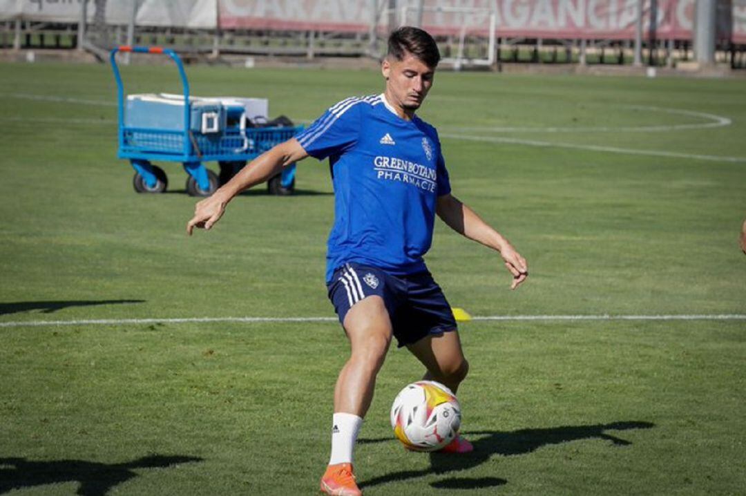 Borja Sainz se entrenó con sus nuevos compañeros antes de ser presentado