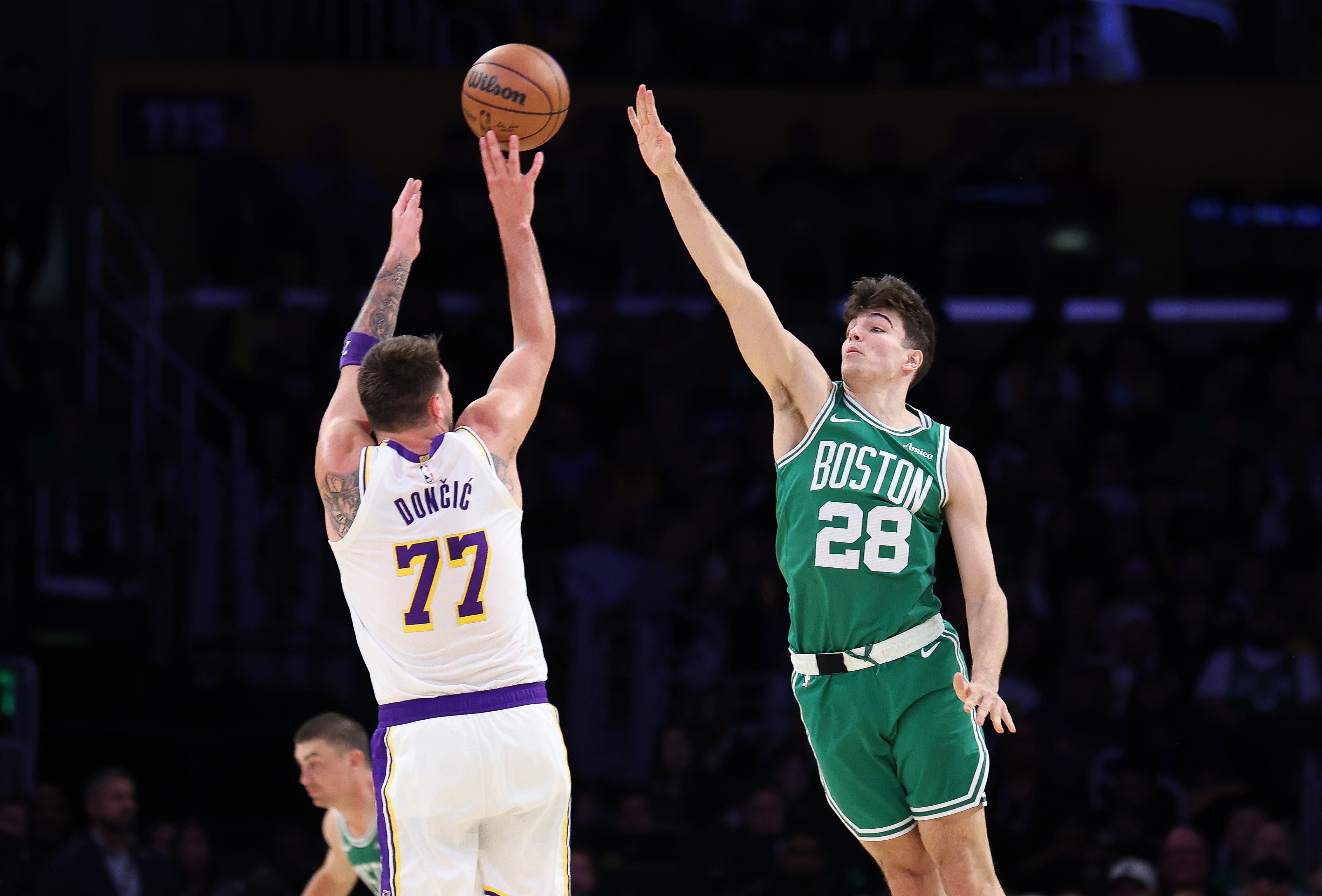 Luka Doncic y Hugo González, durante el partido de la NBA entre Lakers y Celtics