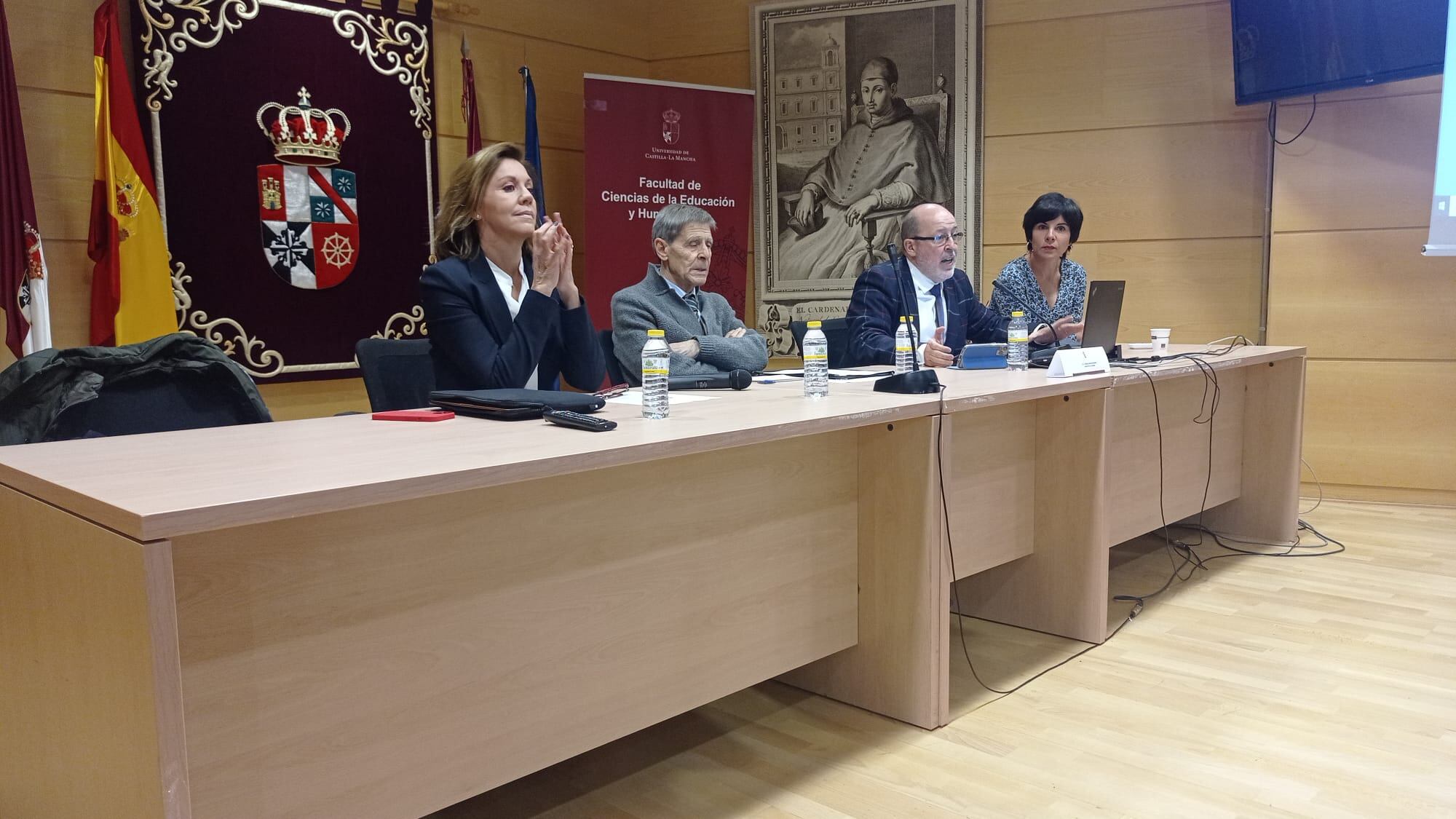 De izquierda a derecha: los expresidentes María Dolores de Cospedal y Jesús Fuentes Lázaro, y los codirectores de las jornadas Javier Díaz Revorio y Ana Valero