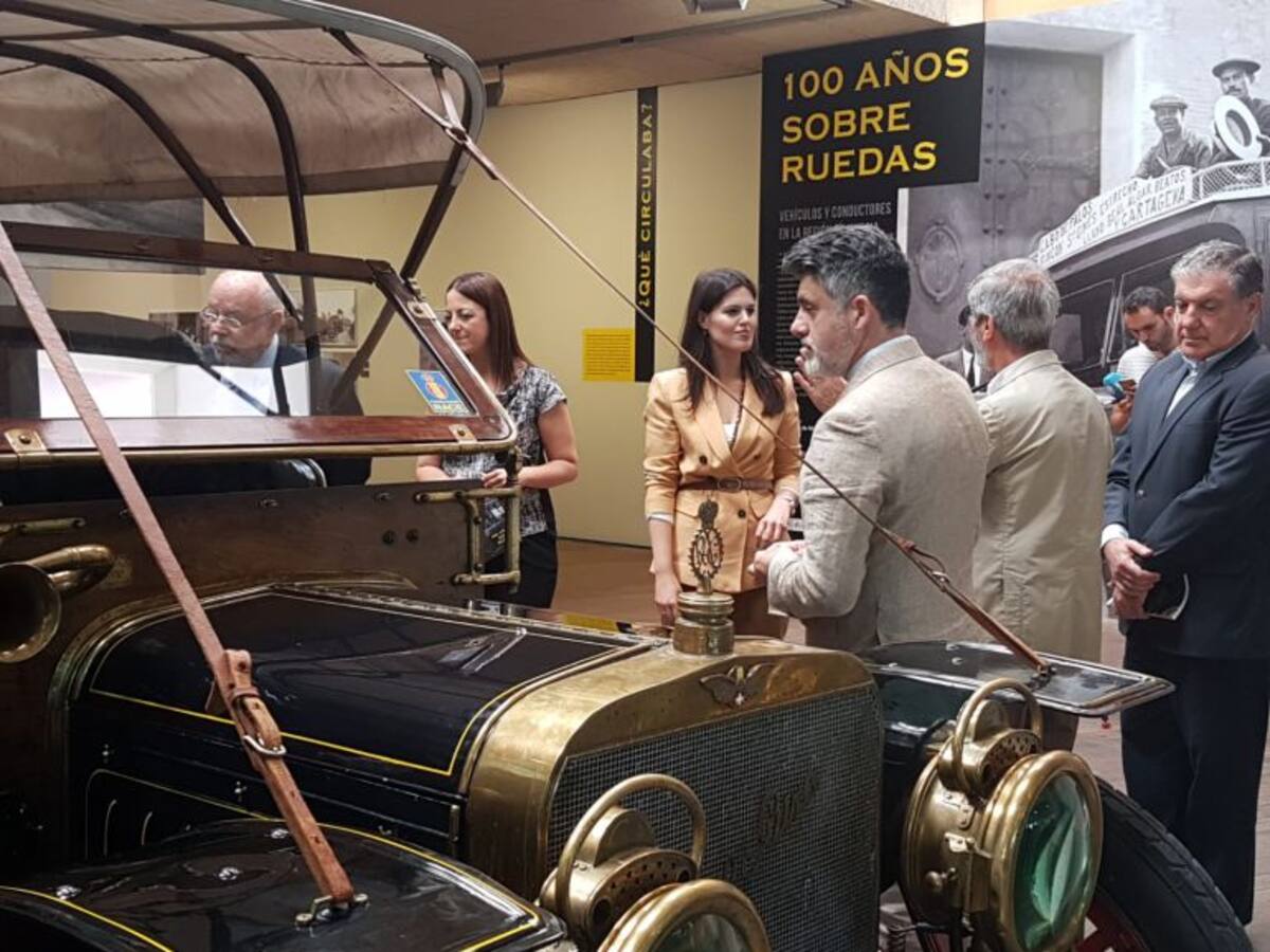 El Archivo General recorre cien años de historia del automóvil en la Región de Murcia