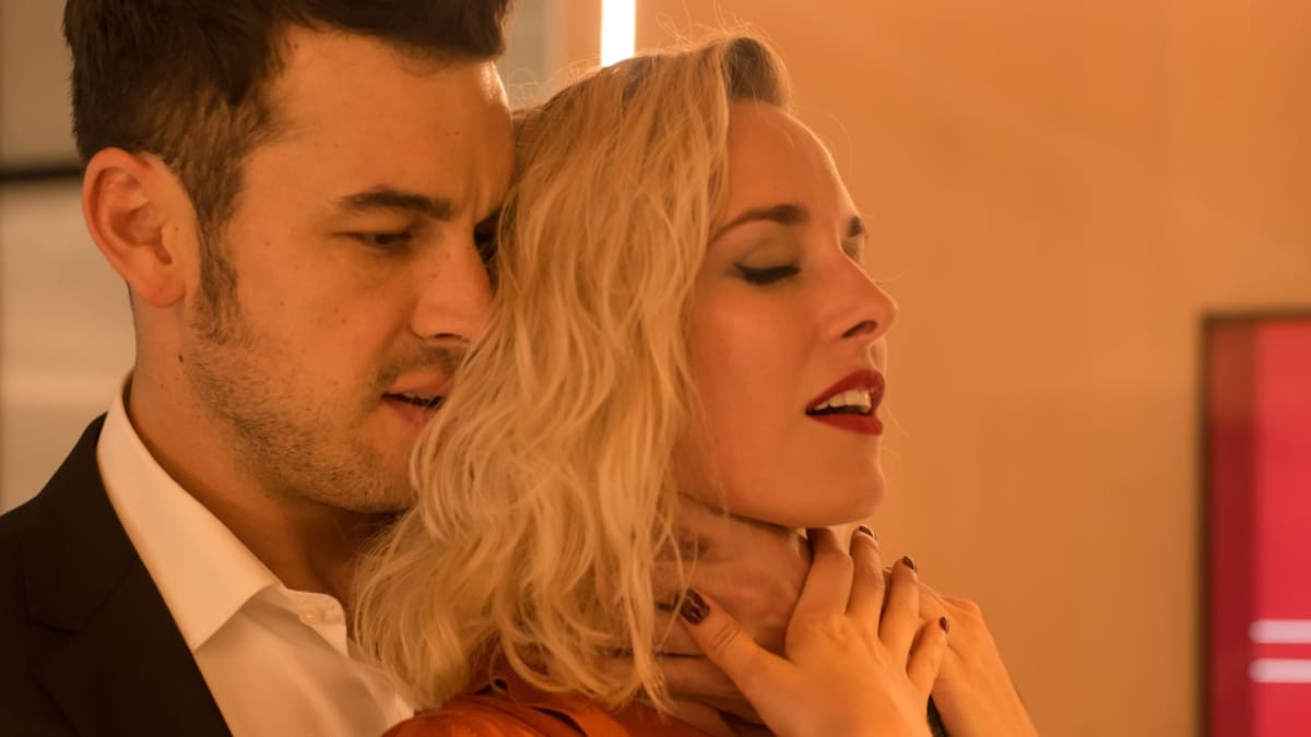 'Instinto': muchas sombras y pocas luces en la fallida orgía de Movistar