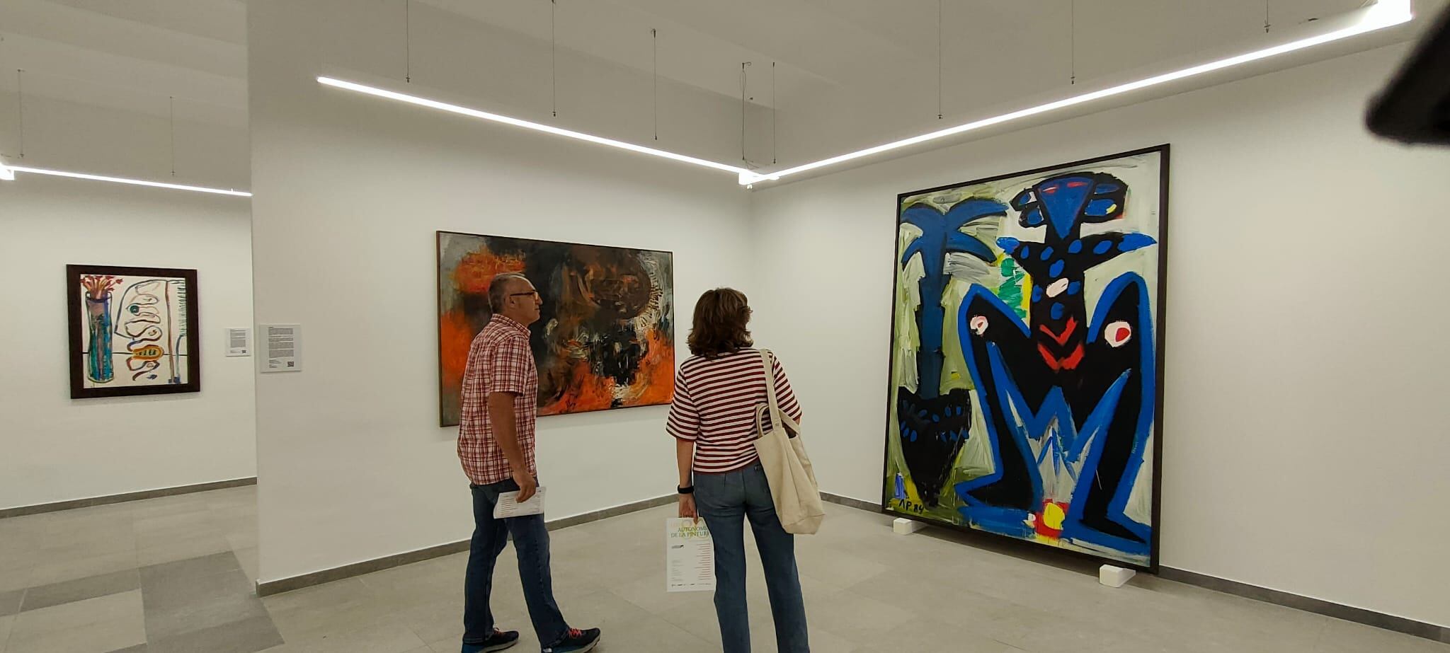 Público en el centro de arte durante la jornada de inauguración