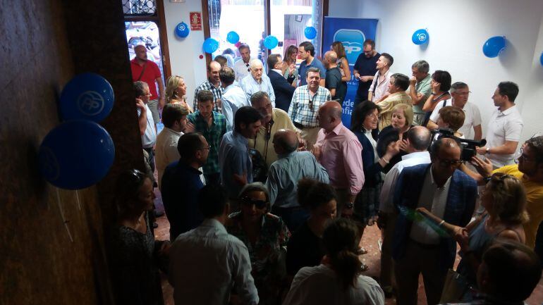 Autoridades y simpatizantes acudieron al acto de inauguración de la sede del PP en Medina