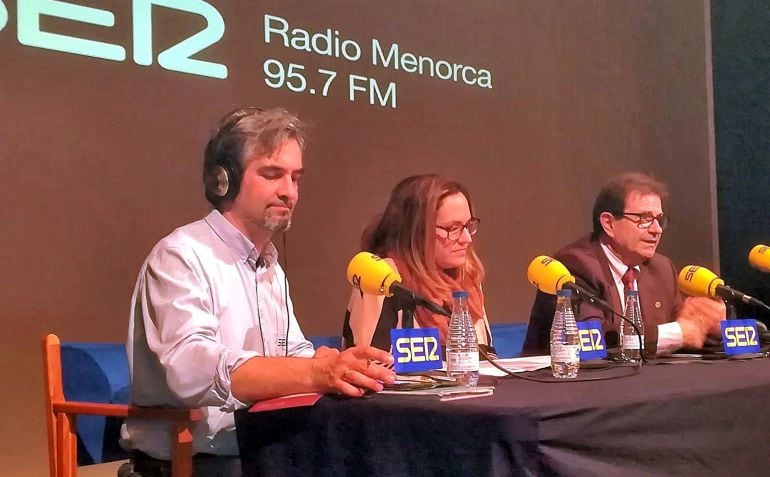 Susana Mora y llorenç Huguet participaron en el programa especial  de Radio menorca sobre la UIB y la UOM.