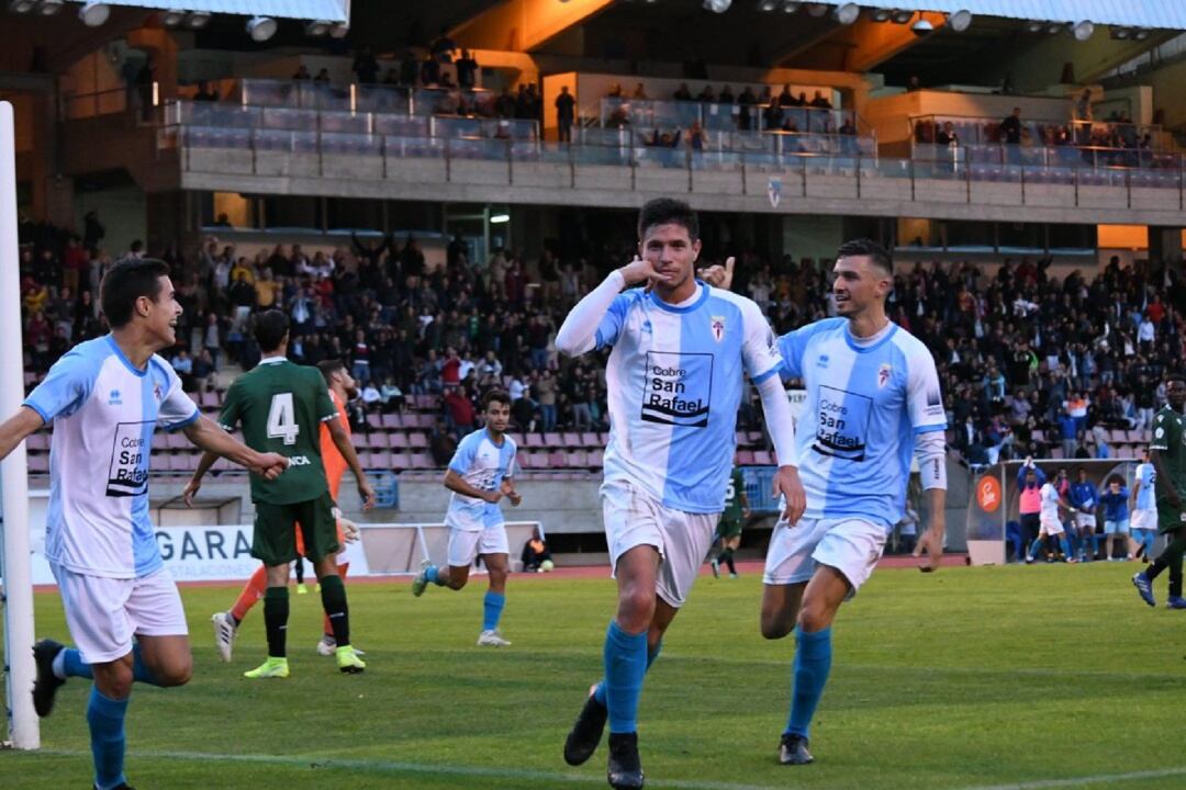 Brais celebra el gol que abría el marcador ante el Fabril Deportivo