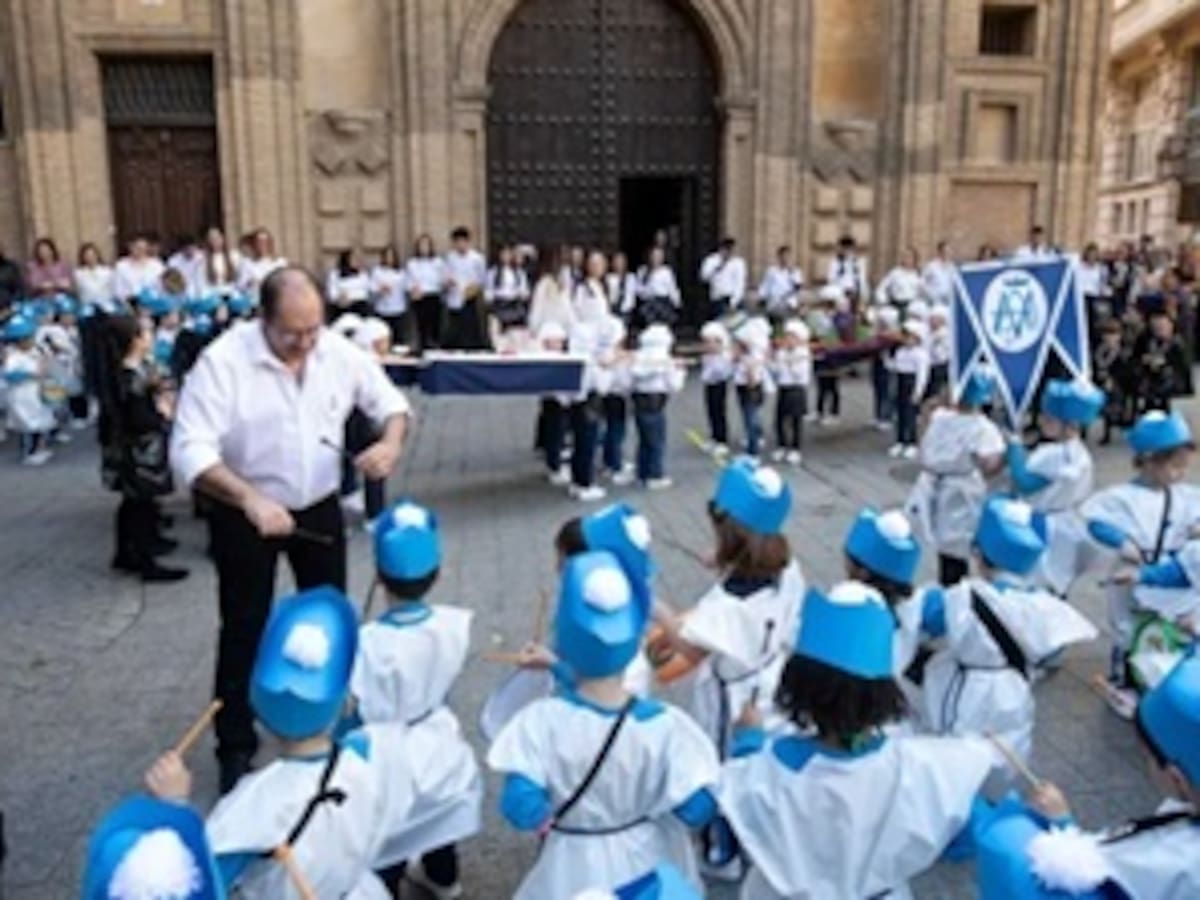 Escolapias Calasanz adelanta la Semana Santa con su procesión infantil por el centro de Zaragoza