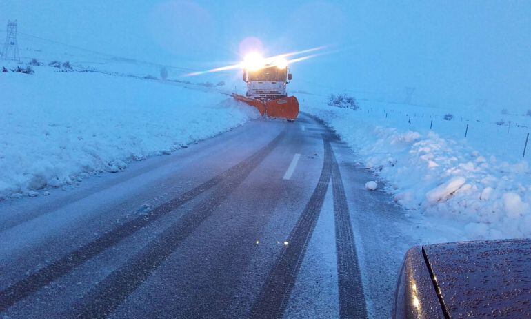 La nieve dejó incomunicadas a muchas localidades