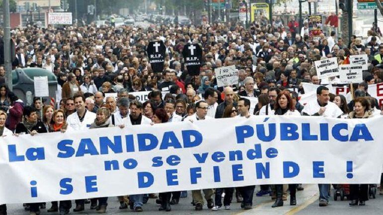 Imagen de archivo de una manifestación de la Marea blanca en defensa de la sanidad.