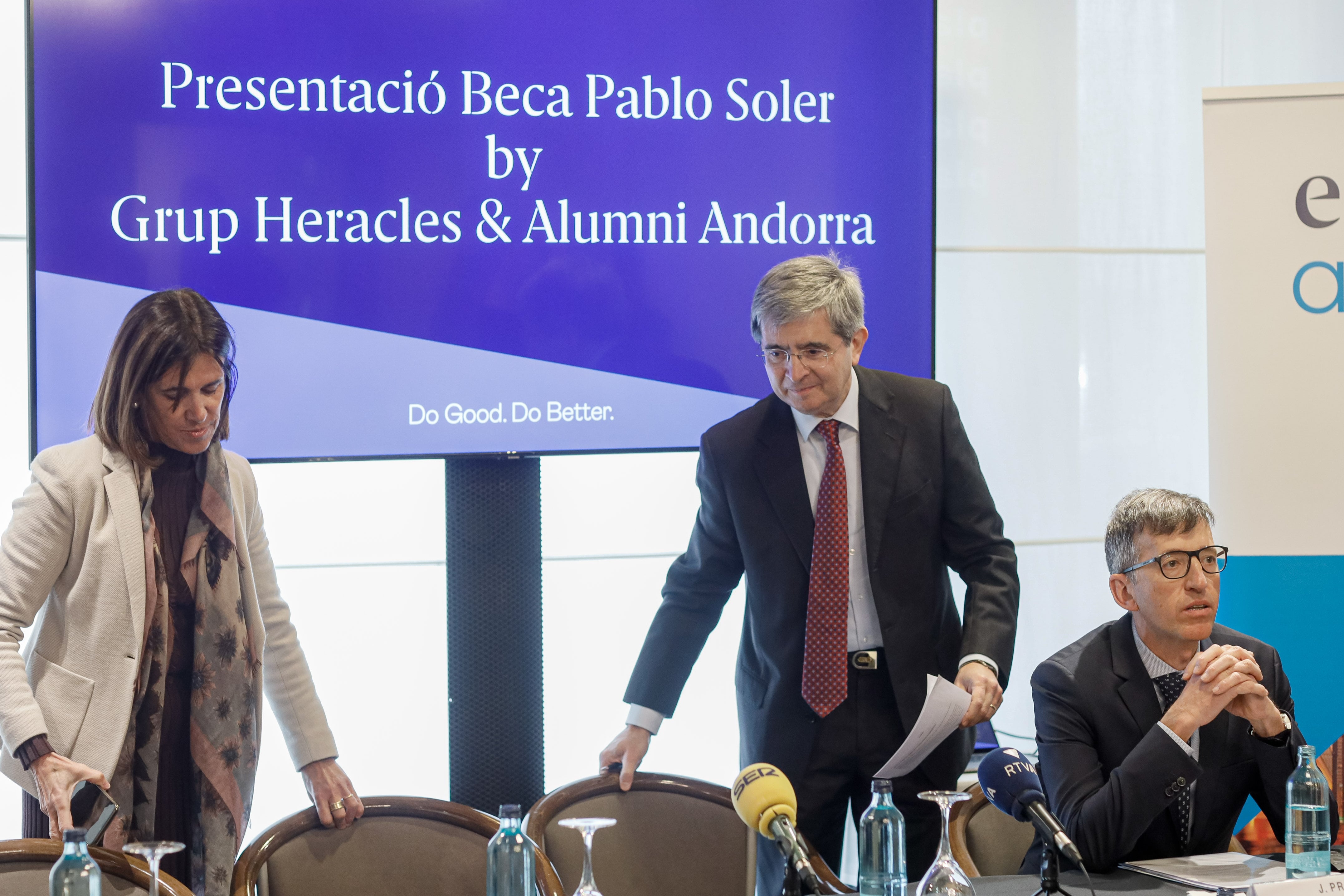 La ministra d'Ensenyament Superior, Esther Vilarrubla, i el director general d'Esade, Xavier Mendoza