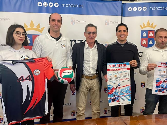 Presentación de la Final Four de la segunda división autonómica de voleibol que se celebra en Monzón