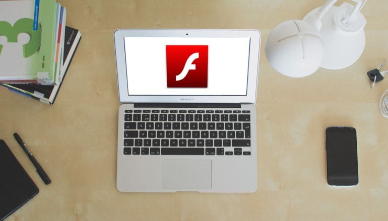 Un ordenador muestra en su pantalla el logo de Flash