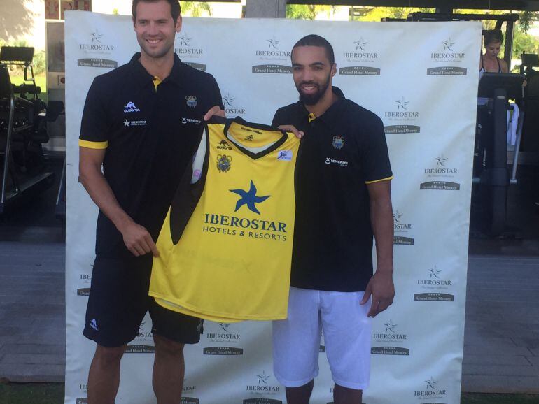 O´Leary y White, nuevas caras presentadas en el Iberostar Tenerife