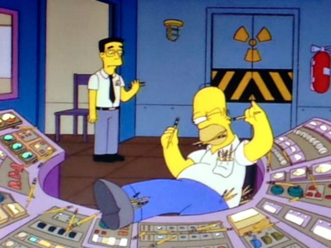 Frank Grimes junto a Homer Simpson.