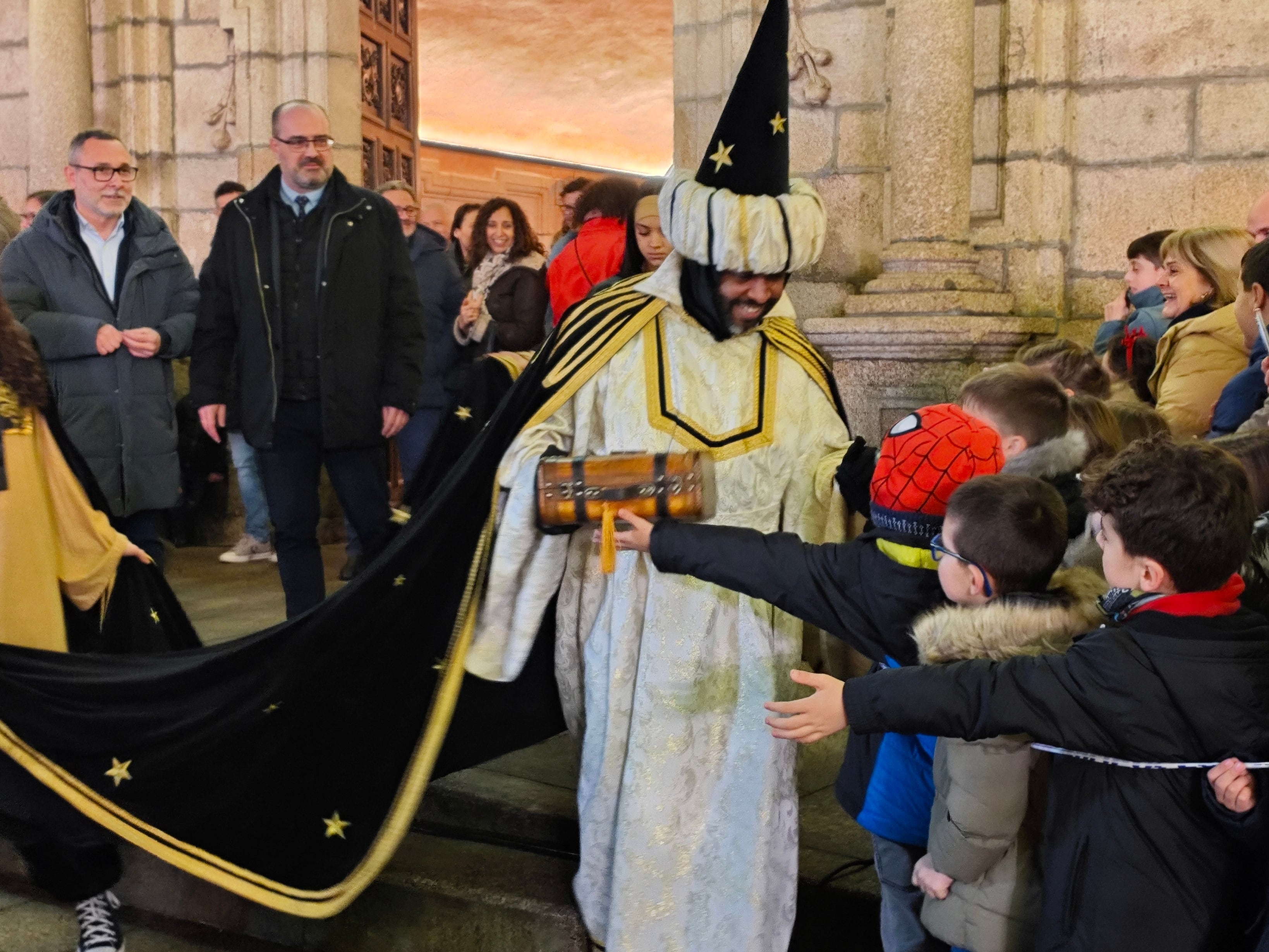 El Mago Chalupa saluda a los niños