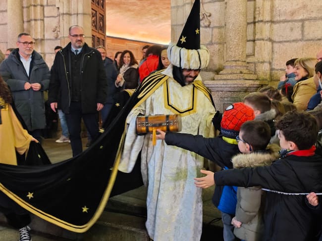 El Mago Chalupa saluda a los niños