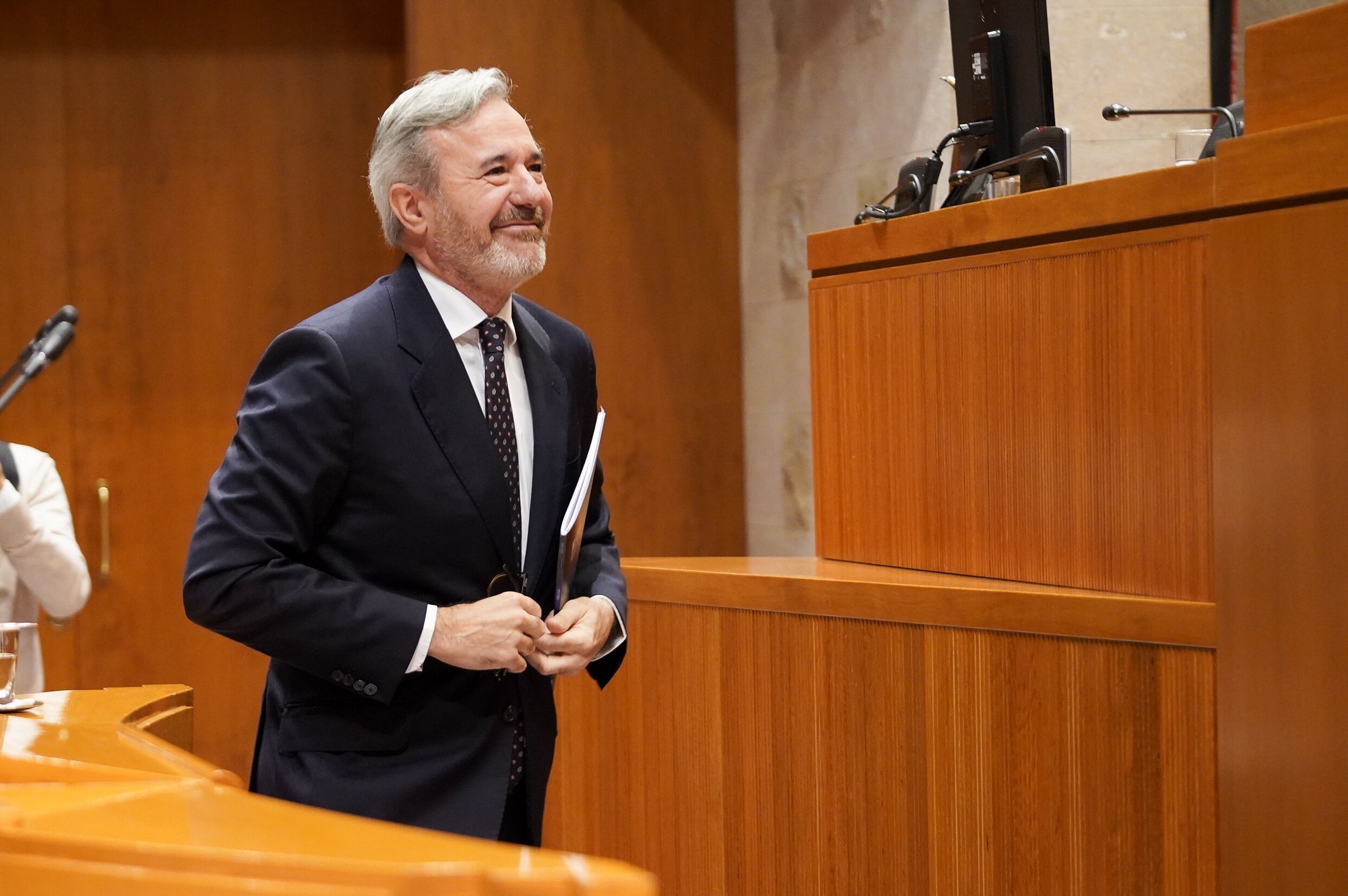 Jorge Azcón comparece en sesión plenaria