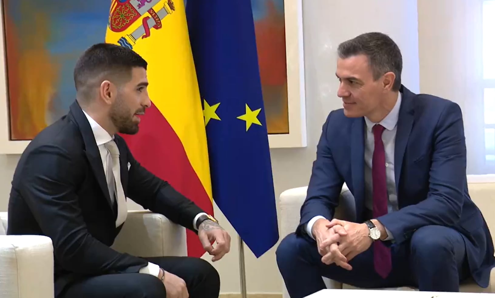 Pedro Sánchez e Ilia Topuria hablan en la Moncloa