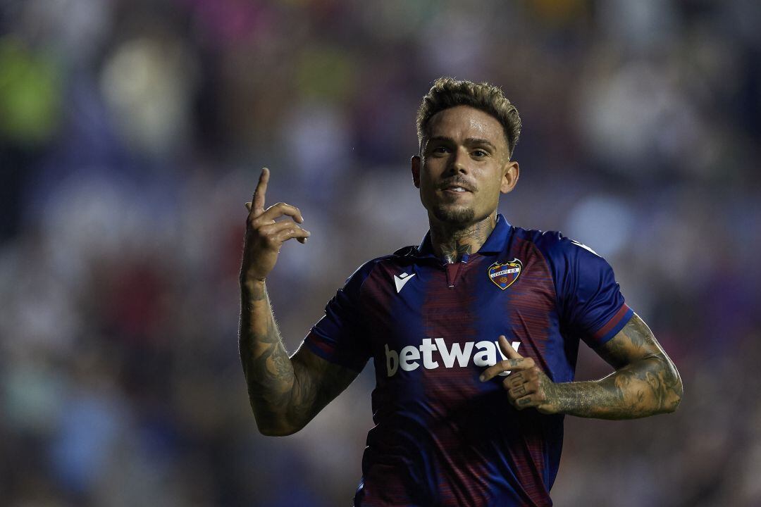 Roger Martí celebra su doblete